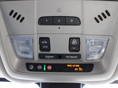 Used 2024 Chevrolet Equinox Premier AWD/4WD image 12