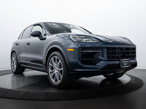 Certified 2025 Porsche Cayenne image 9