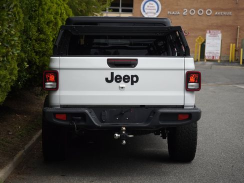 Used 2022 Jeep Gladiator Sport AWD/4WD image 5