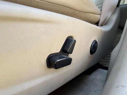 Used 2014 Chrysler 300 w/ Driver Convenience Group image 12