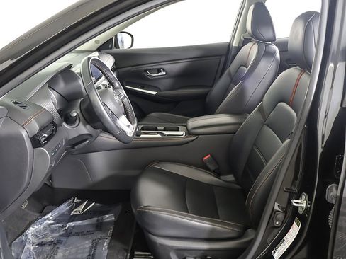 Used 2023 Nissan Sentra SR w/ SR Premium Package image 32