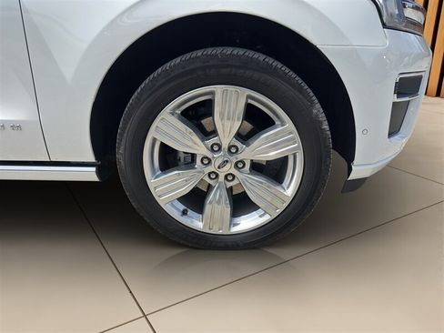Used 2024 Ford Expedition Platinum AWD/4WD image 19