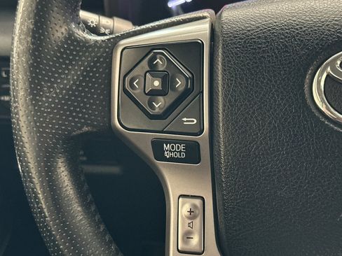 Used 2017 Toyota 4Runner SR5 AWD/4WD image 27