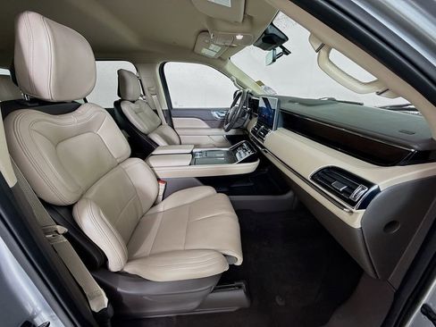 Used 2024 Lincoln Navigator Premiere AWD/4WD image 30