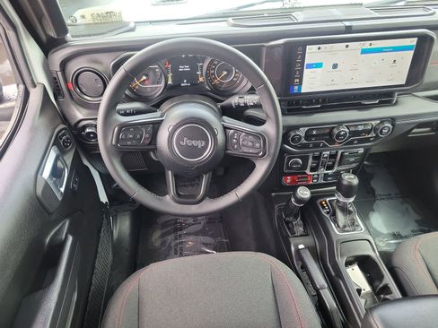 Used 2025 Jeep Wrangler Unlimited Rubicon image 7