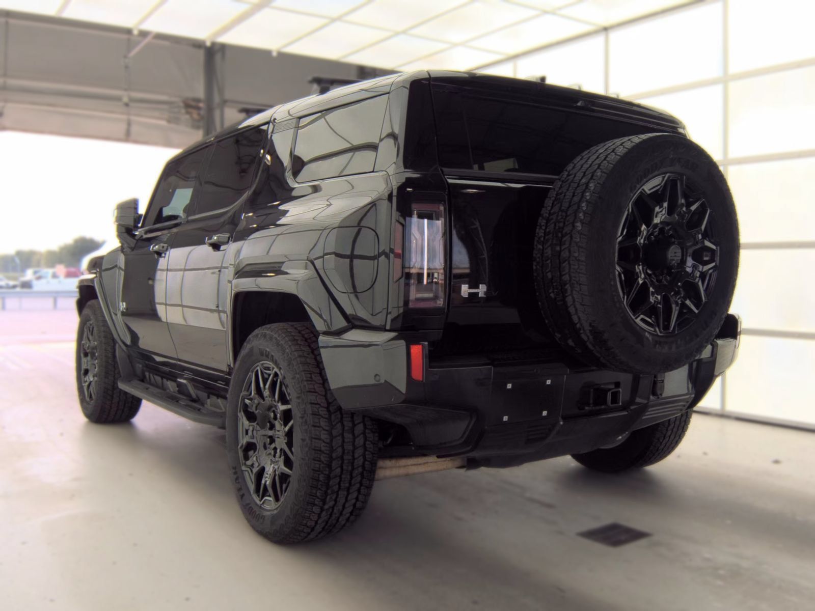 Used 2024 GMC Hummer EV 3X w/ LPO, Illumination Package AWD/4WD image 3