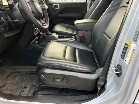 Used 2024 Jeep Wrangler Unlimited Rubicon image 31