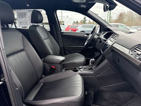 Used 2023 Volkswagen Tiguan SE R-Line image 12