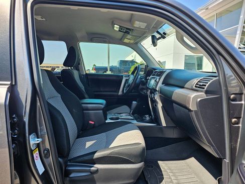 Used 2016 Toyota 4Runner SR5 AWD/4WD image 10