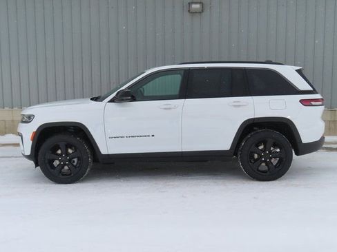 New 2026 Jeep Grand Cherokee Limited w/ Limited Altitude Package image 9