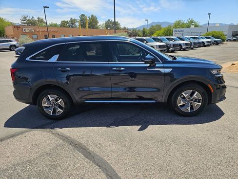 Used 2022 Kia Sorento S FWD image 8