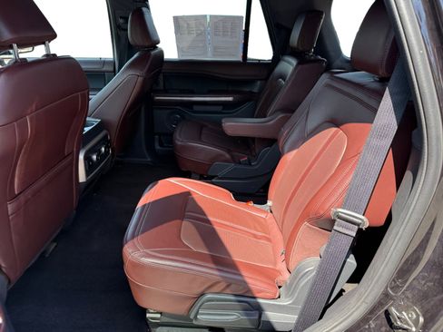 Used 2023 Ford Expedition Limited image 16