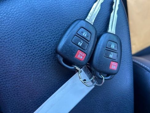 Used 2015 Toyota RAV4 XLE FWD image 22