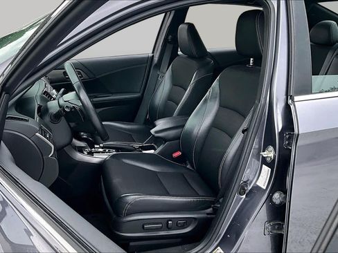 Used 2017 Honda Accord Sport image 8