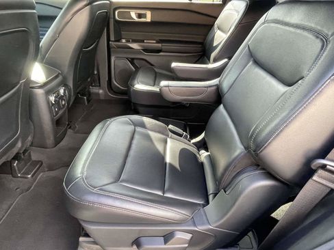 Used 2020 Ford Explorer XLT w/ Equipment Group 202A RWD image 10