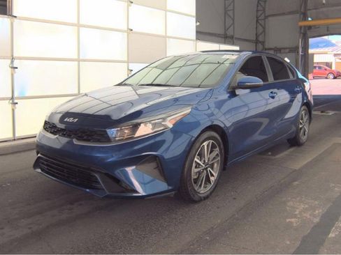 Used 2023 Kia Forte LXS w/ LXS Technology Package image 2