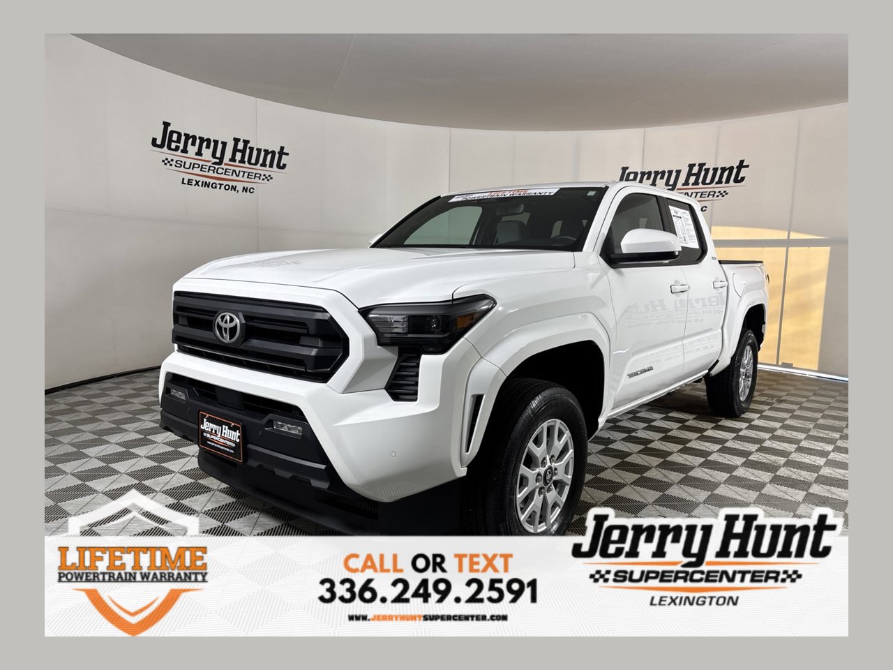 Used 2024 Toyota Tacoma SR5 AWD/4WD image 1