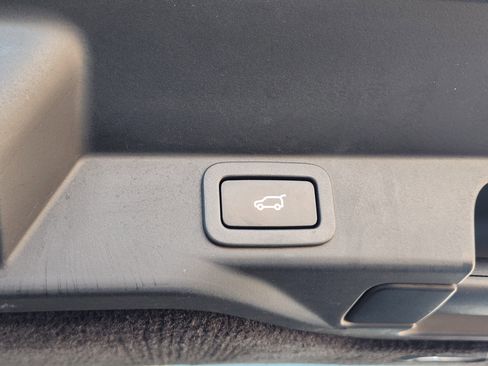 Used 2018 Land Rover Range Rover Sport Supercharged image 34