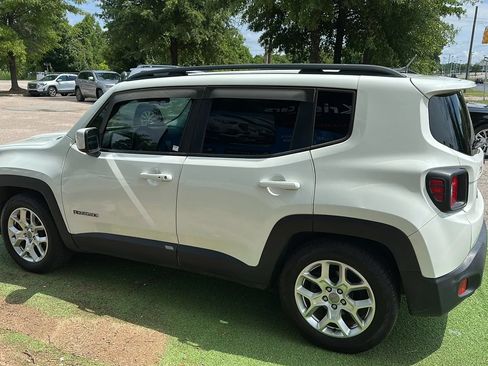 Used 2016 Jeep Renegade Latitude w/ Safety & Security Group FWD image 4