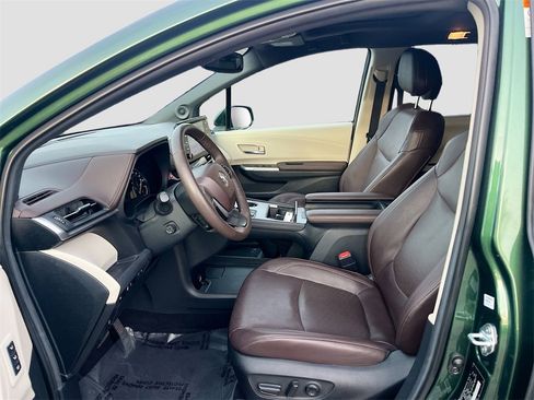 Used 2024 Toyota Sienna Platinum image 22