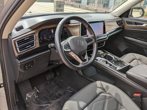 Certified 2024 Volkswagen Atlas SE FWD image 8
