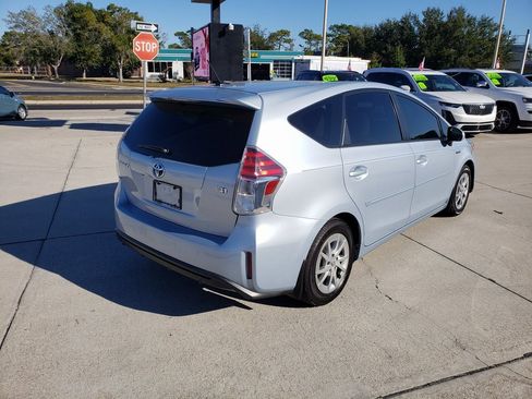 Used 2016 Toyota Prius V image 5