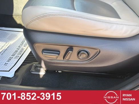 Used 2020 Toyota RAV4 Limited AWD/4WD image 22