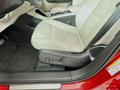 Used 2024 Volvo XC40 B5 Plus w/ Climate Package AWD/4WD image 9