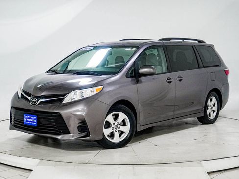 Used 2019 Toyota Sienna LE FWD image 1