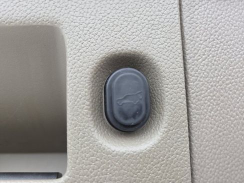 Used 2019 Chevrolet Suburban Premier image 14