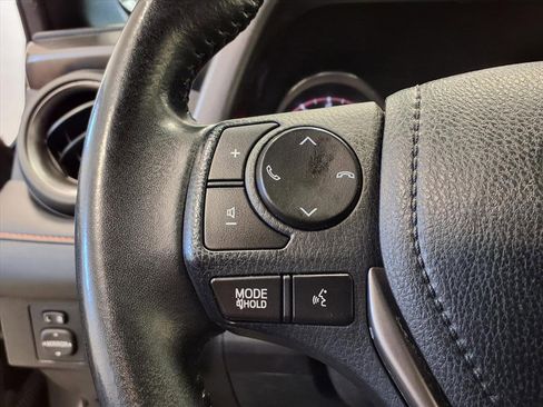 Used 2018 Toyota RAV4 SE image 19