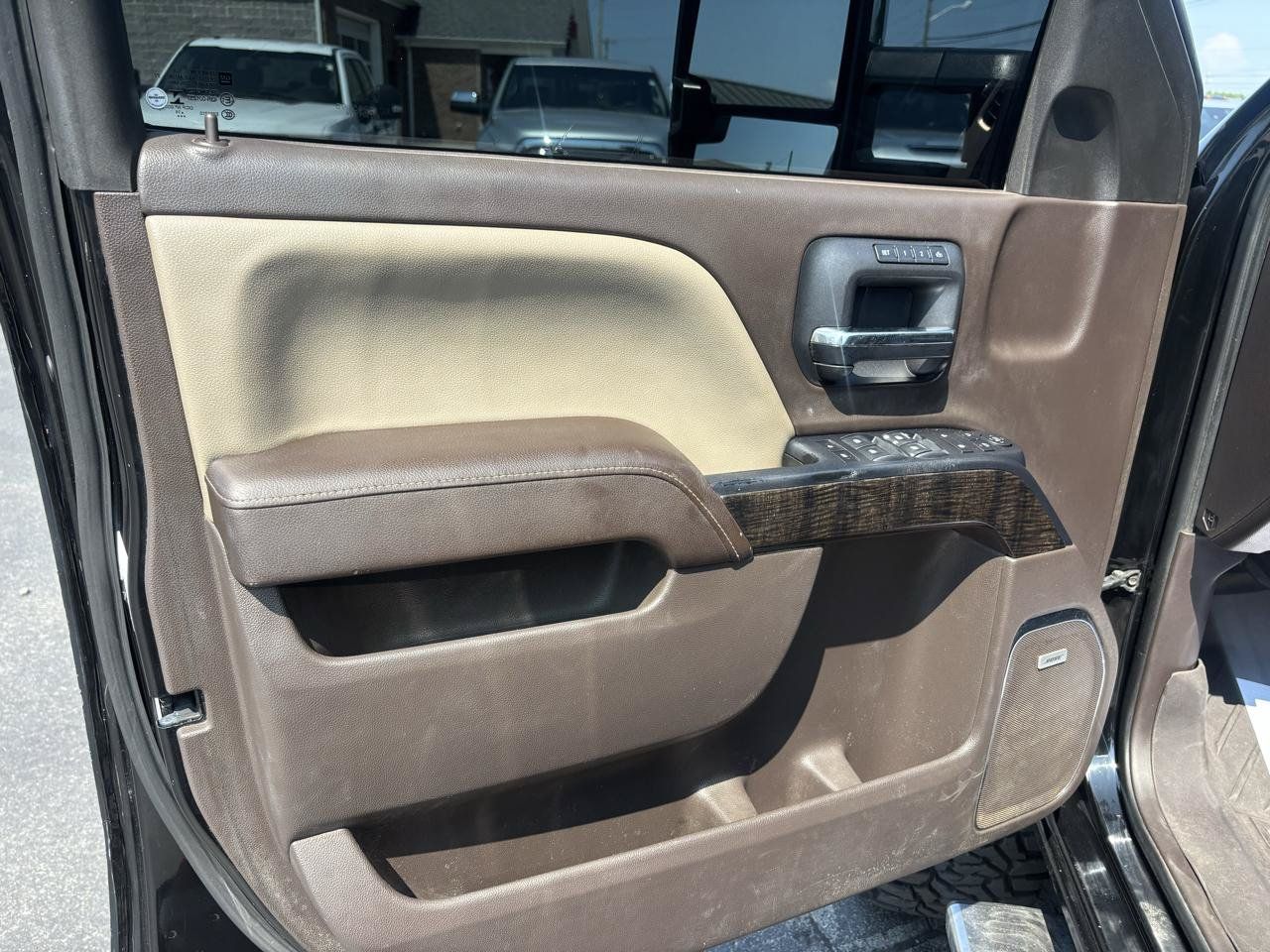 Used 2015 GMC Sierra 2500 Denali w/ Duramax Plus Package AWD/4WD image 10