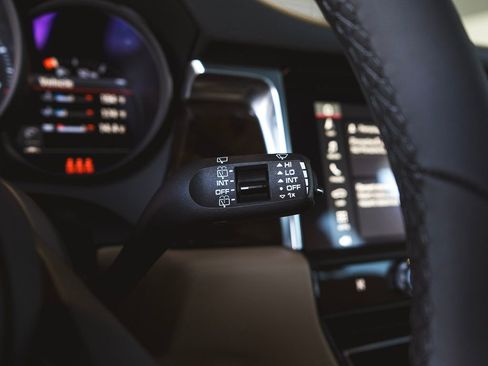 Certified 2026 Porsche Macan AWD/4WD image 22