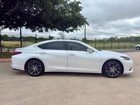 Used 2023 Lexus ES 350 w/ Premium Package FWD image 2