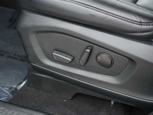 Used 2022 Ford Explorer XLT w/ Equipment Group 202A RWD image 18