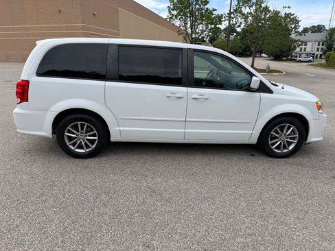 Used 2016 Dodge Grand Caravan SE FWD image 33