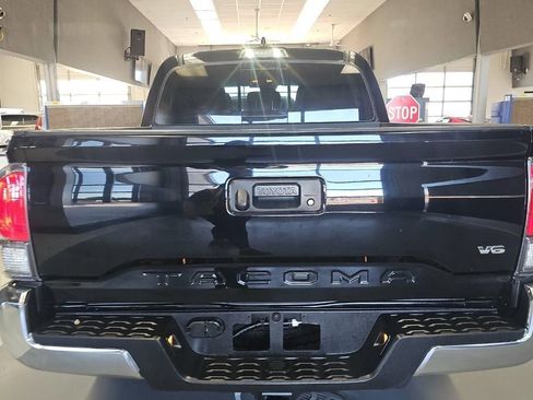 Used 2022 Toyota Tacoma TRD Off-Road image 4