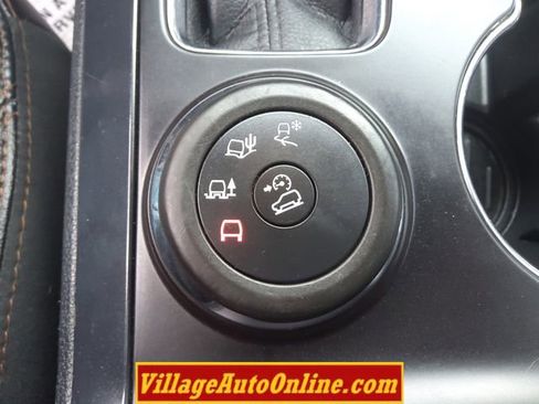 Used 2017 Ford Explorer XLT w/ XLT Technology Feature Bundle AWD/4WD image 28