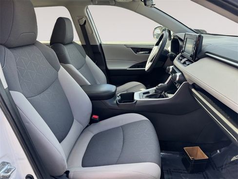 Used 2022 Toyota RAV4 XLE w/ Convenience Package image 15