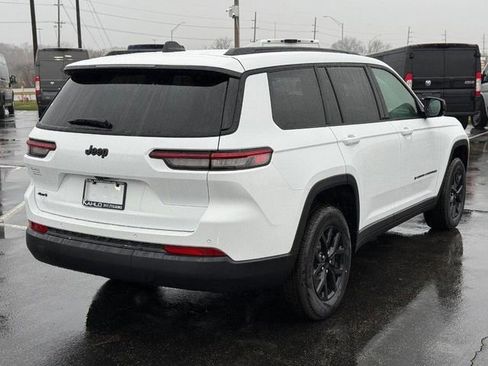 New 2025 Jeep Grand Cherokee L Altitude image 3