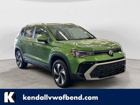 New 2026 Volkswagen Taos SE image 1