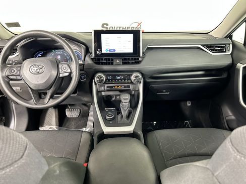 Used 2025 Toyota RAV4 XLE AWD/4WD image 18