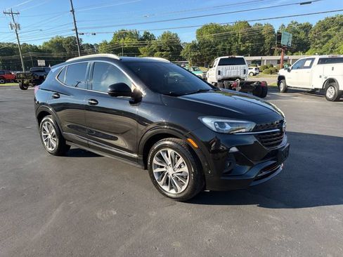 Used 2022 Buick Encore GX Essence w/ Advanced Technology Package FWD image 3