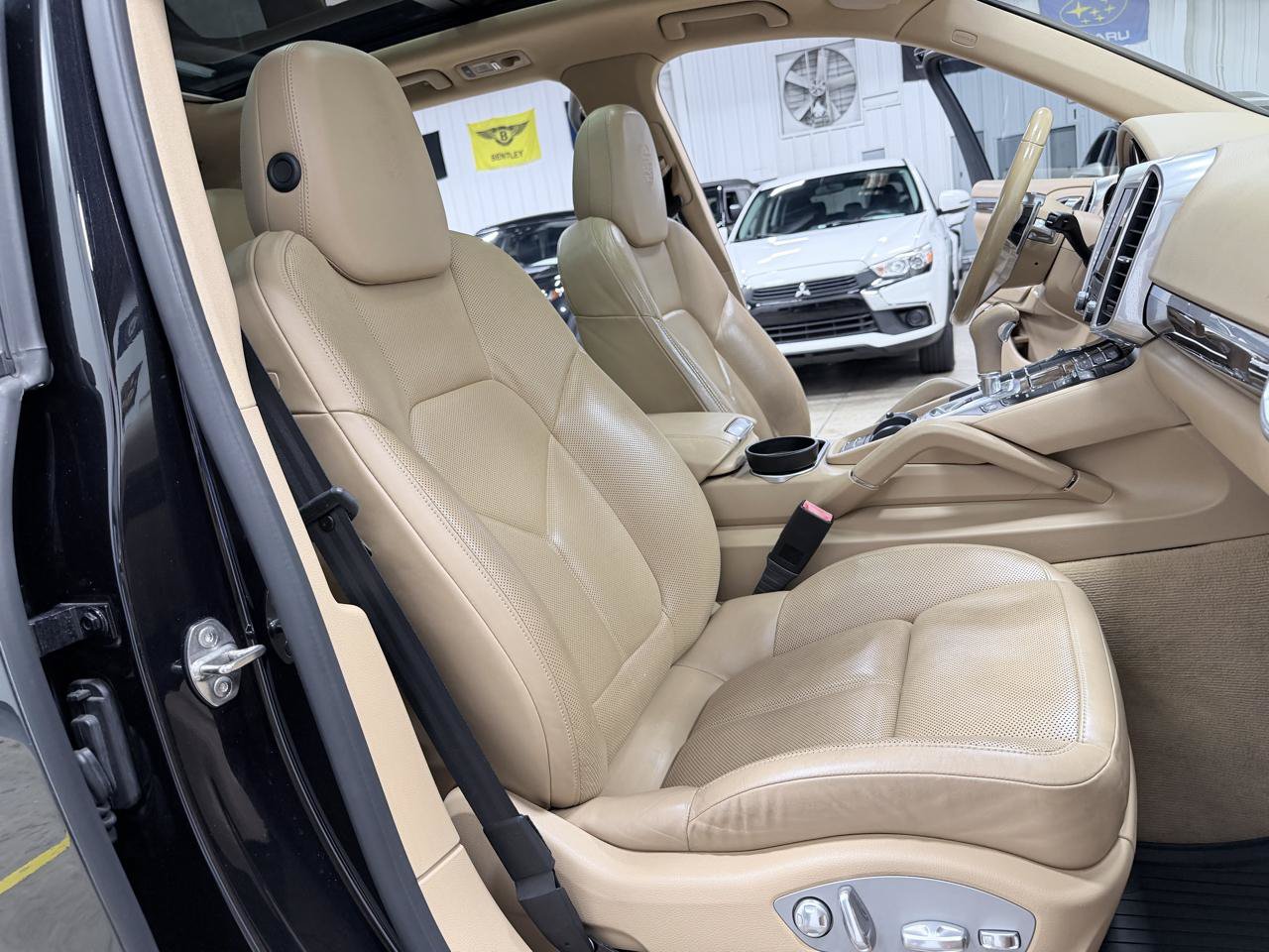 Used 2017 Porsche Cayenne Platinum Edition AWD/4WD image 37