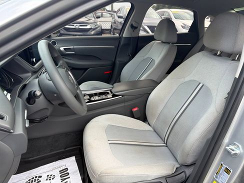 Used 2022 Hyundai Sonata SE w/ Winter Weather Package FWD image 7
