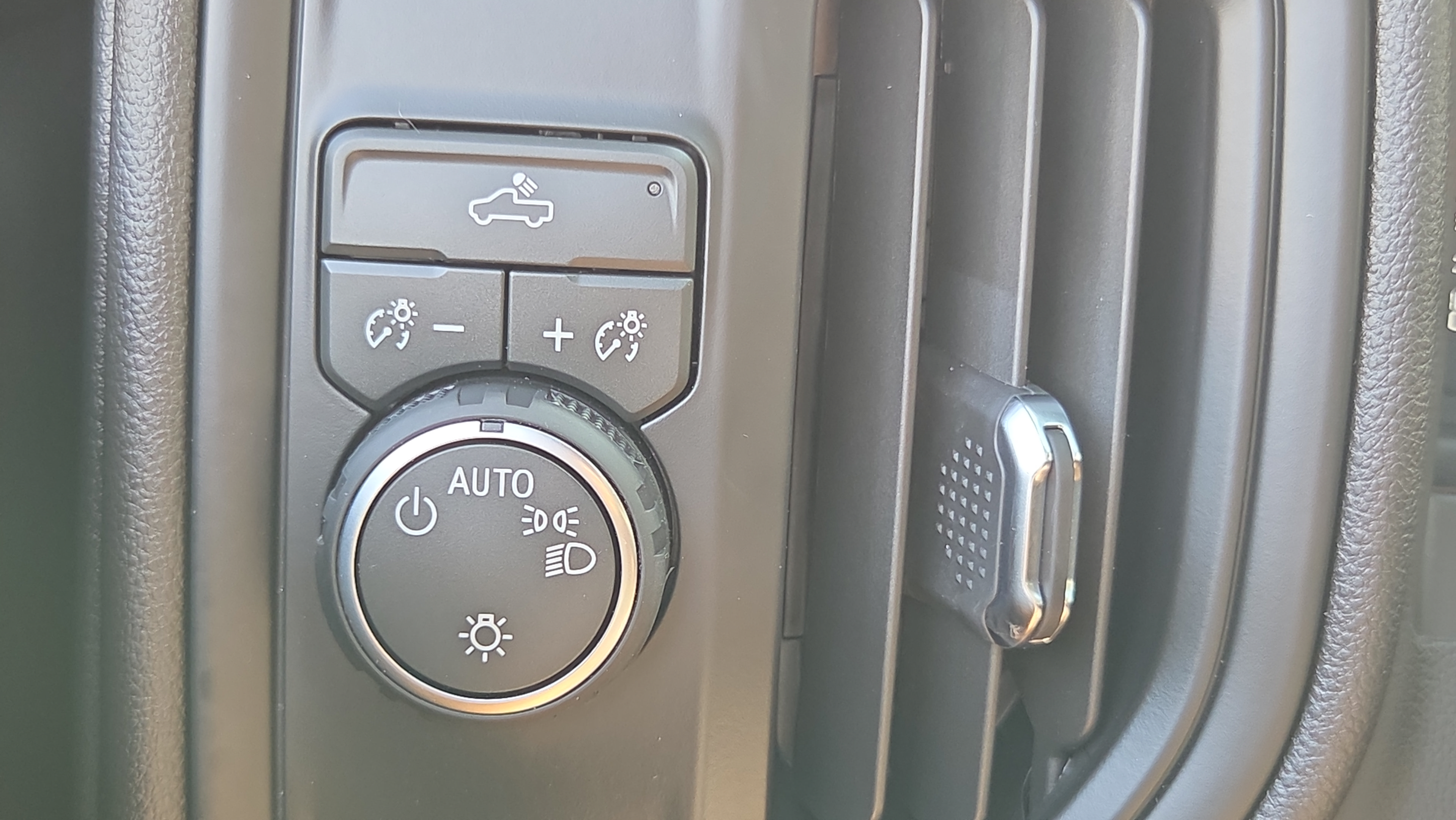 Used 2026 Chevrolet Silverado 1500 Custom RWD image 28