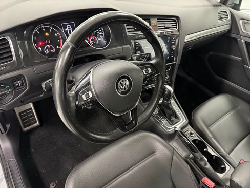 Used 2019 Volkswagen Golf Alltrack SE image 9
