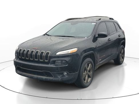 Used 2017 Jeep Cherokee Latitude w/ Cold Weather Group image 2