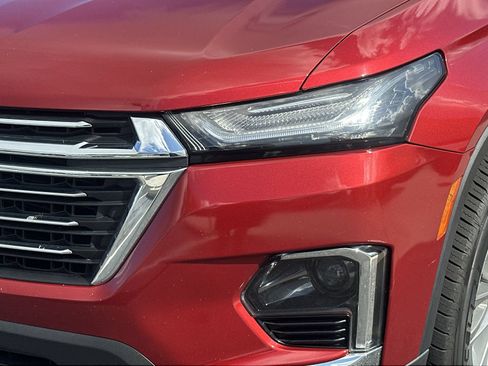 Used 2022 Chevrolet Traverse LT FWD image 11