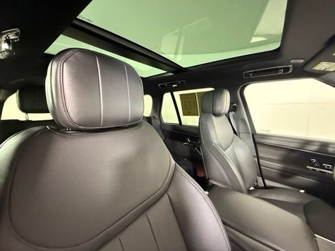 Used 2025 Land Rover Range Rover SE AWD/4WD image 30